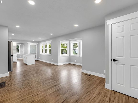5th image of 5915 NE 53rd Ave