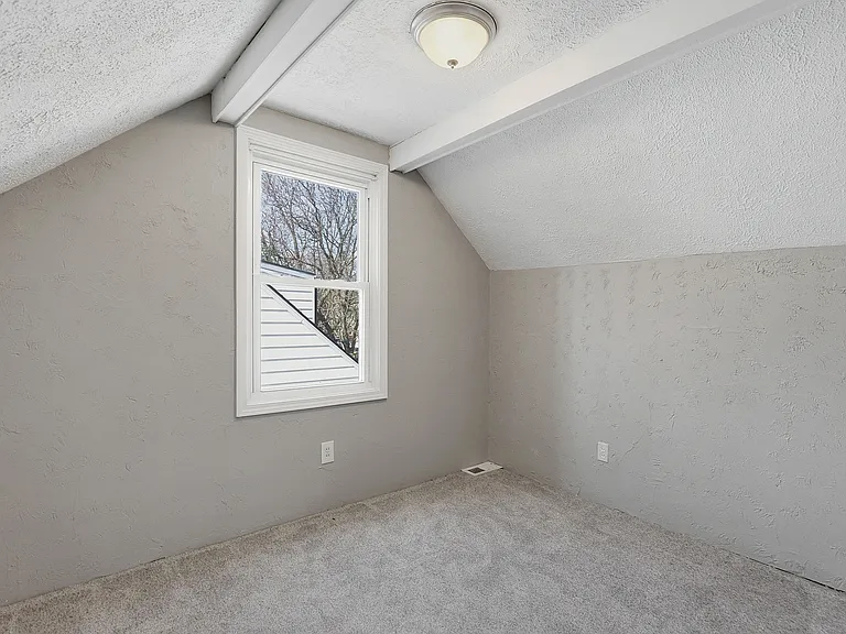 411 W Bernhard Ave — Photo 20
