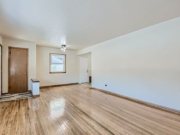 2nd image of 3701 Woodbine Ln