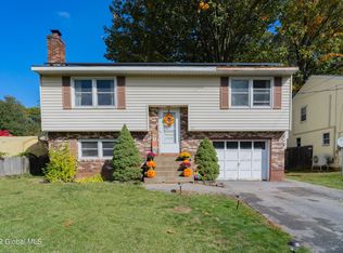 27 Cresthaven Ave, Albany, NY 12205