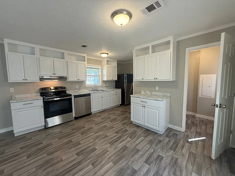 Arbor Springs — Photo 11