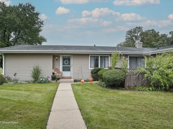824 Wiltshire Dr APT 1, McHenry, IL 60050