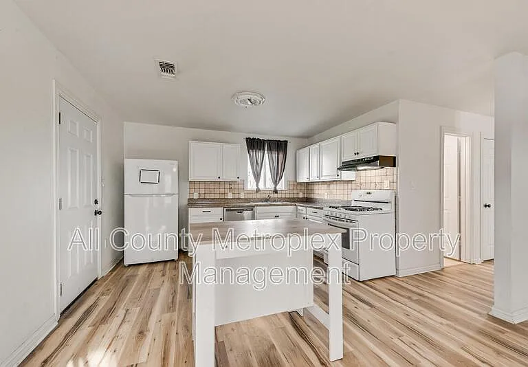 1303 S Medora St #4 — Photo 4