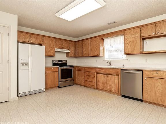 5th image of 3413 W Fairfax St