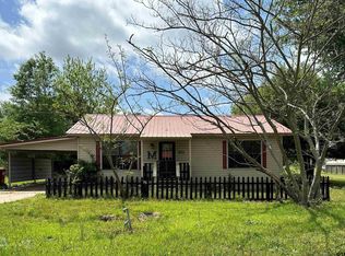 411 Hickory St, Queen City, TX 75572