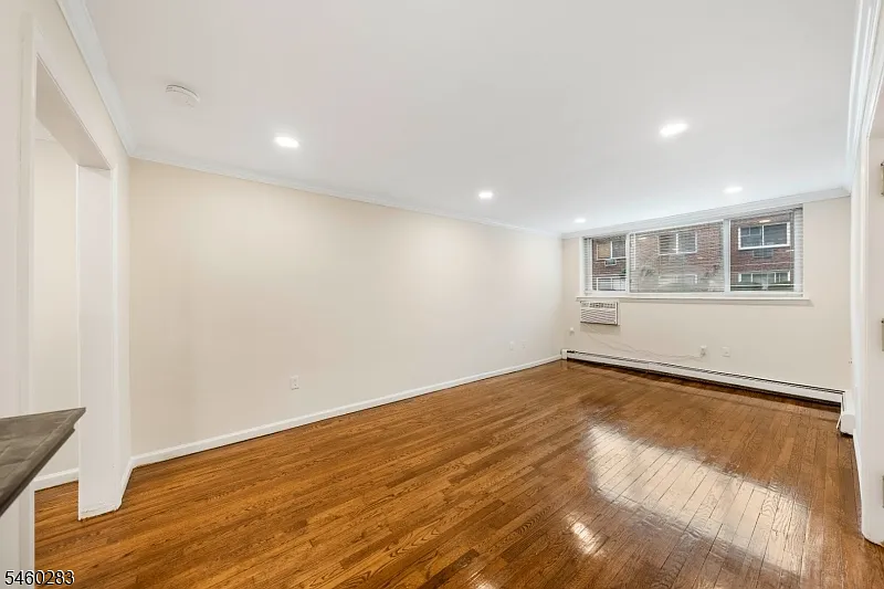 378 Valley St — Photo 4