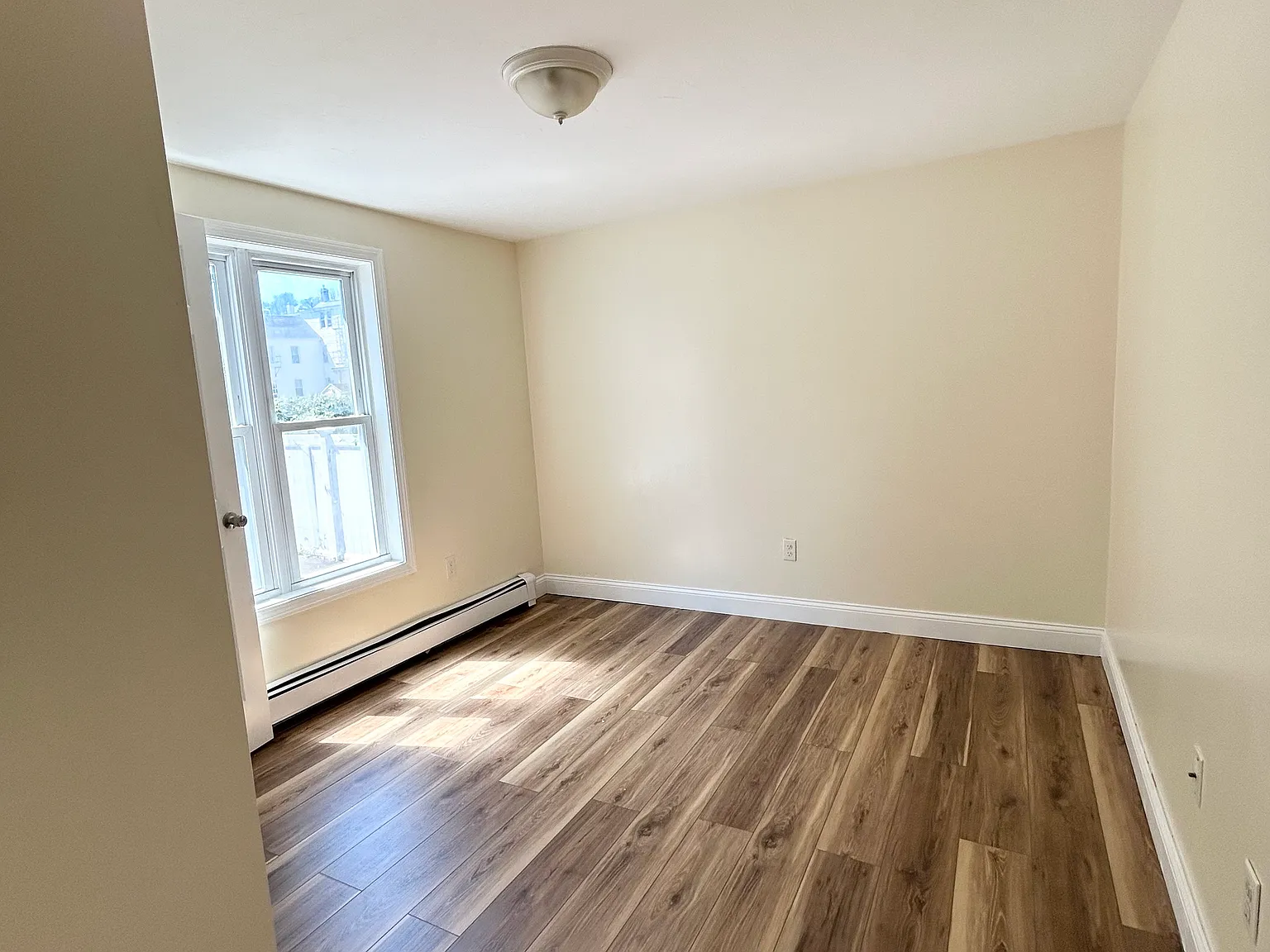 2 bed, 975 sqft, $1,900 — Photo 4
