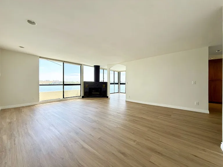 4513 Cove Dr #12 — Photo 7