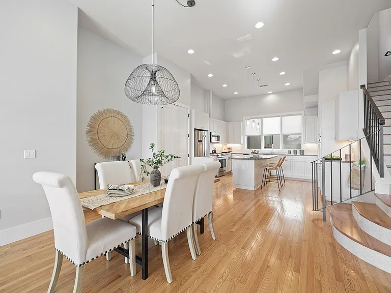 206 E Live Oak St #C — Photo 2