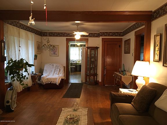 3rd image of 301 N Foster Ave