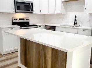 689 Neighborhood Rd, Wellford, SC 29385