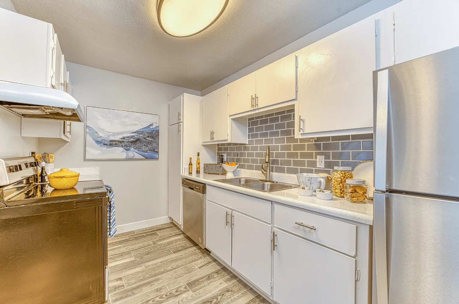 Las Brisas Apartment Homes — Photo 2