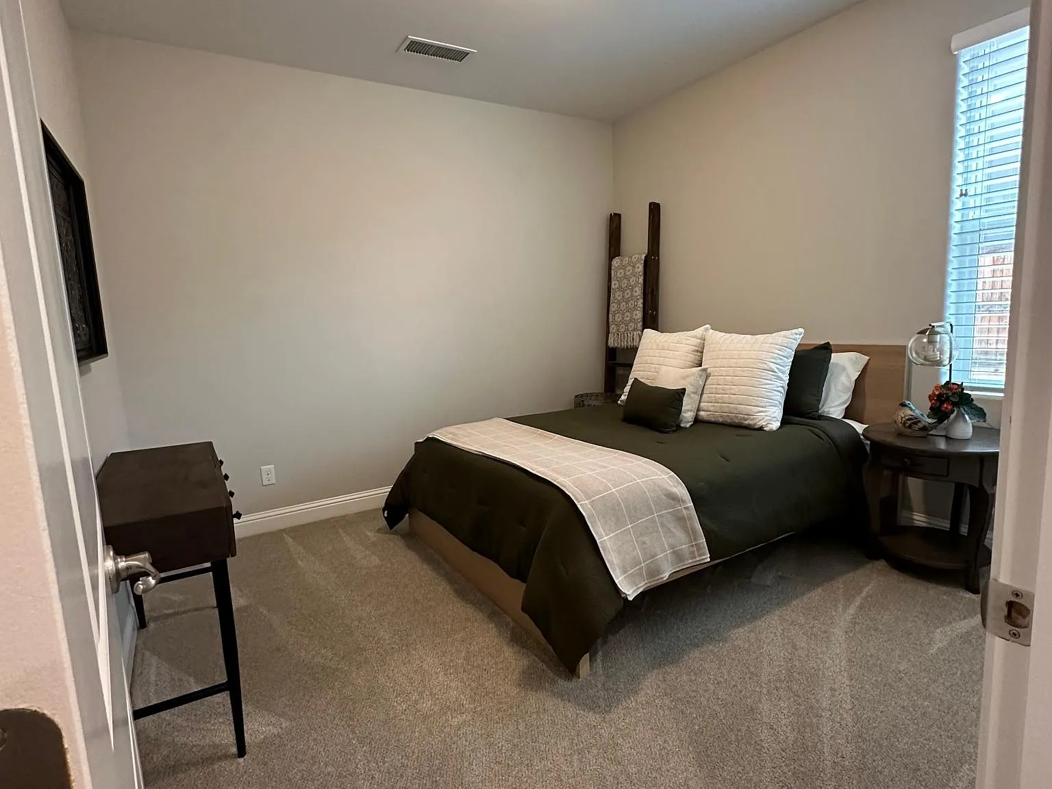 811 Ridgebank Ave — Photo 3