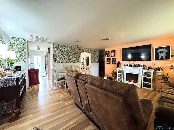 3rd image of 1406 W Jackson Ave