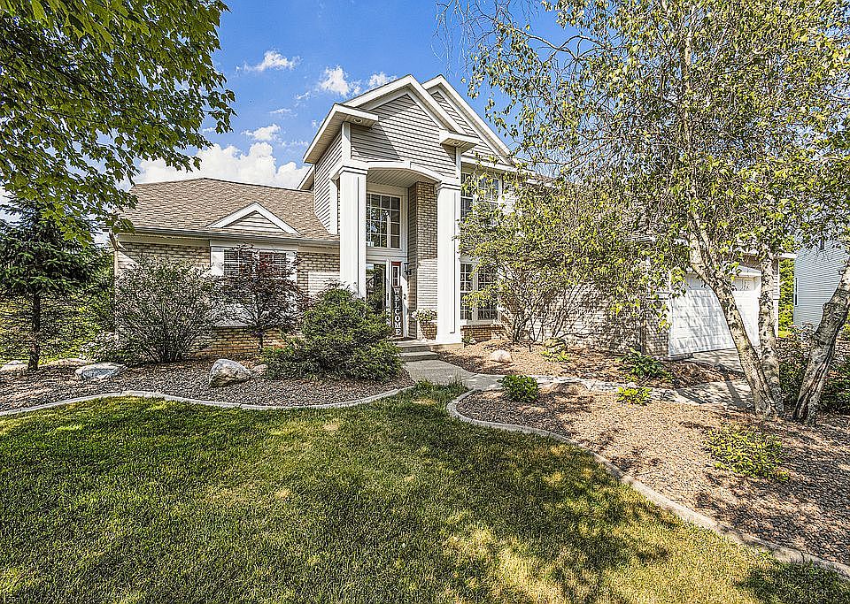 911 Thornapple Club CT SE