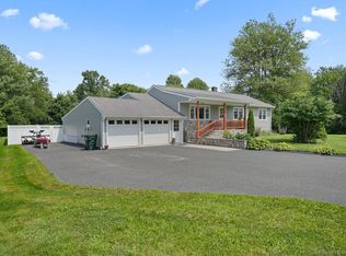4 Crown View Dr, Sandy Hook, CT 06482
