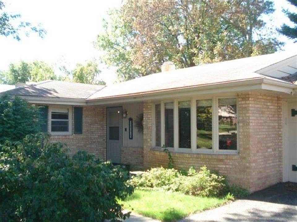 2nd image of 2090 Stornway Dr