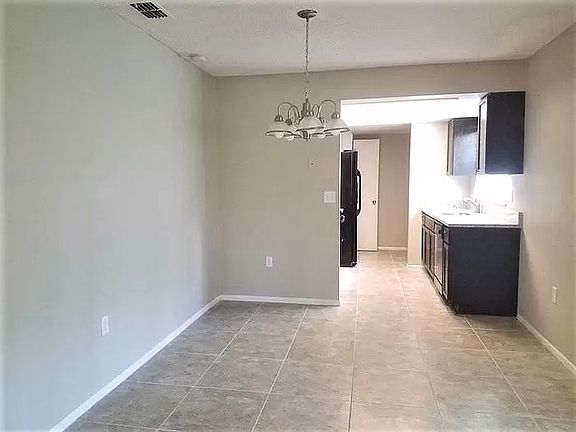 4th image of 836 Cinnamon Dr