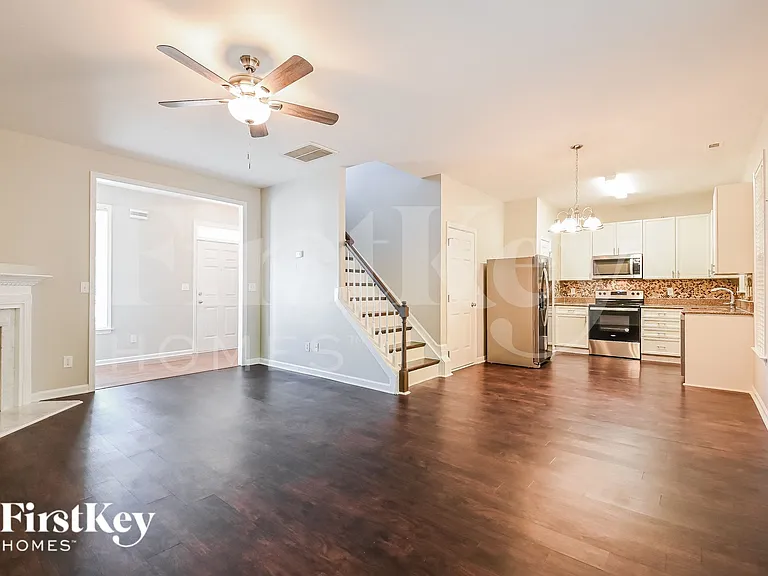 2428 Sapphire Valley Dr — Photo 3