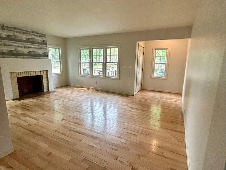 617 1st Ave NW — Photo 3
