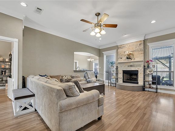 3rd image of 2703 Colony Hills Dr