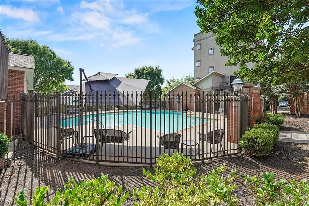 1 bed, 1.0 bath, 696 sqft, $1,650 — Photo 3