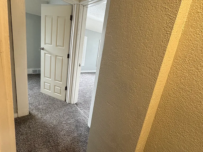 858 Kalamazoo Ave SE — Photo 9