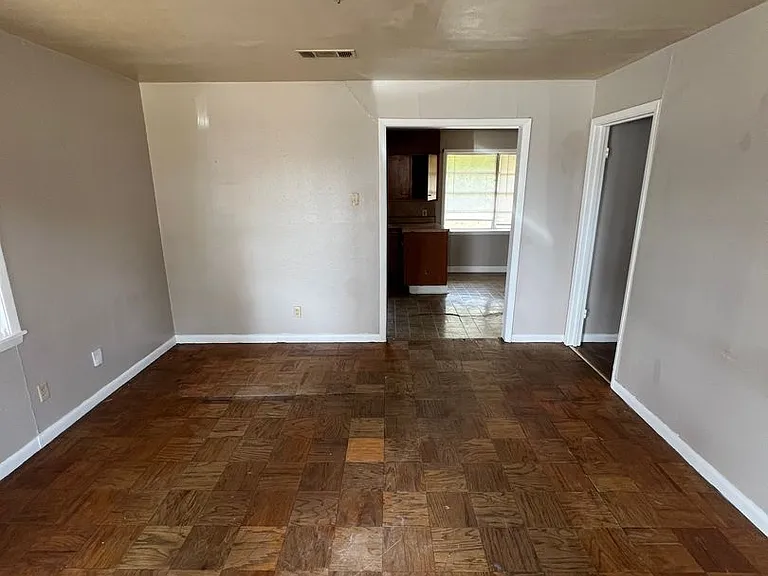 919 Pine Tree Dr — Photo 6