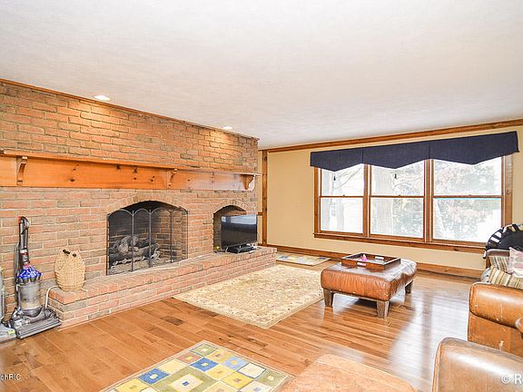 2nd image of 6790 Woodbrook Dr SE