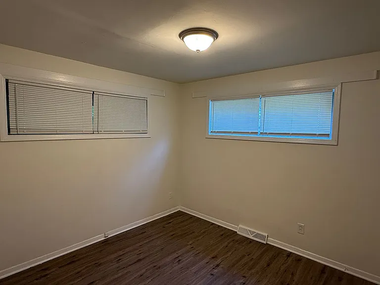 544 Blendwood Dr — Photo 6