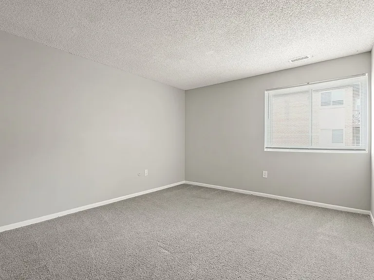 Aspen Apartments in Whitehall — Photo 9