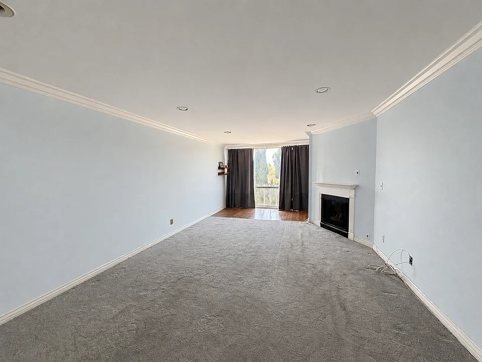 12830 Burbank Blvd #218