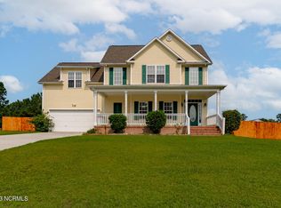 200 Middle Ridge Dr, Hubert, NC 28539