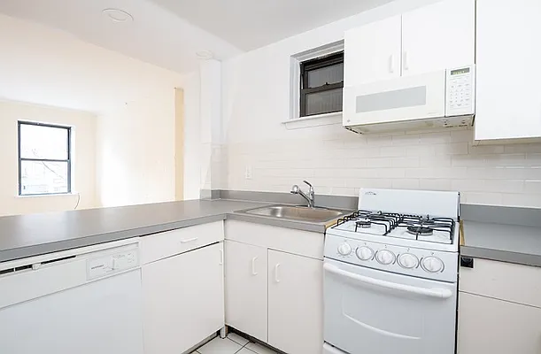 Rented by City Connections Realty | media 5