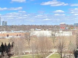 20 Inn On The Park Dr #739, Toronto, ON M3C 0P8