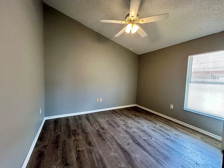 138 Sir Phillips Dr — Photo 2