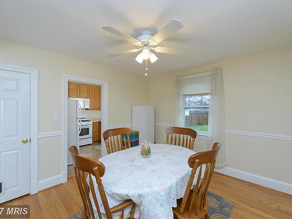 5th image of 204 Oak Ln NW