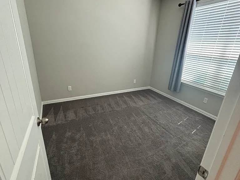 907 Swift Dr — Photo 5