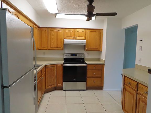 Clean, bright kitchen!