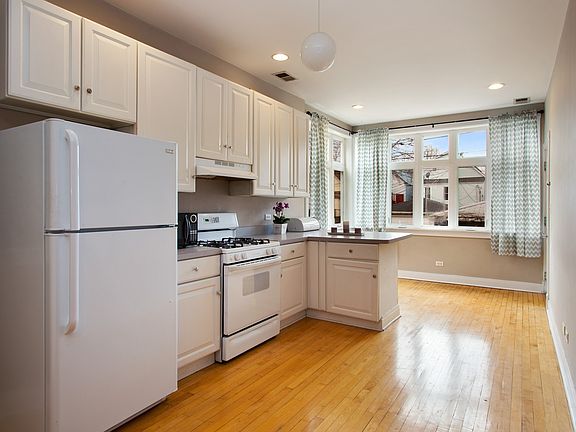 5th image of 3634 N Hermitage Ave