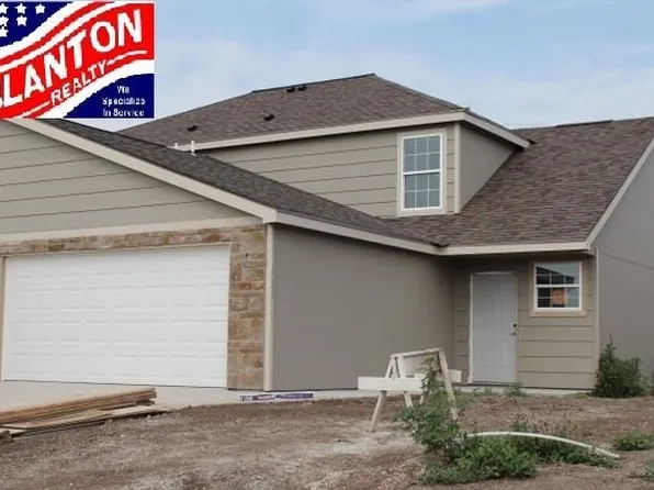 4633 Sunflower Slope Dr, Manhattan, KS 66502