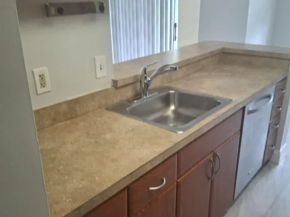 9833 Westview Dr APT 813, Pompano Beach, FL 33076