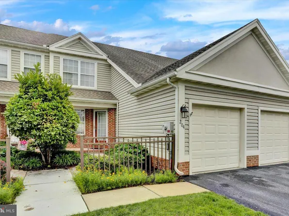 204 Oak Hill Ln, Wyomissing, PA 19610