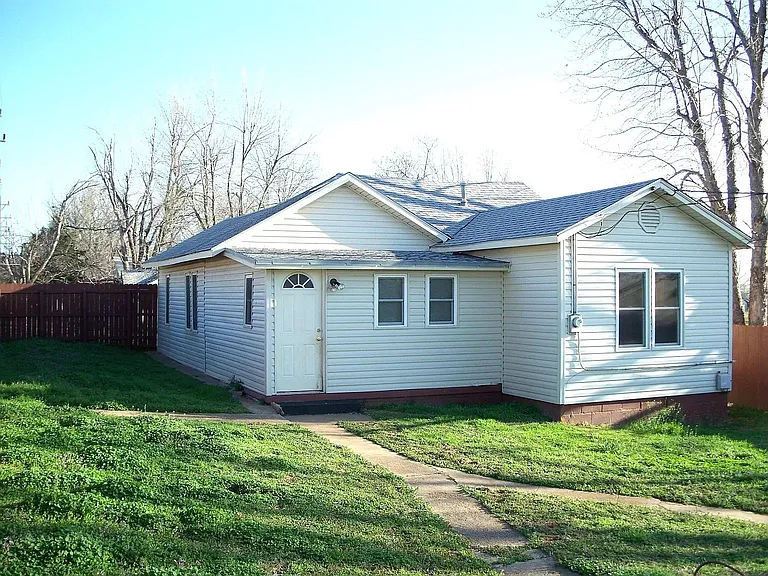 128 E Pine St — Photo 1