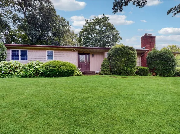 3 Doolings Path, Setauket, NY 11733