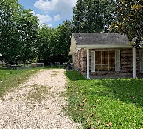 3rd image of 715 Park Hill Dr