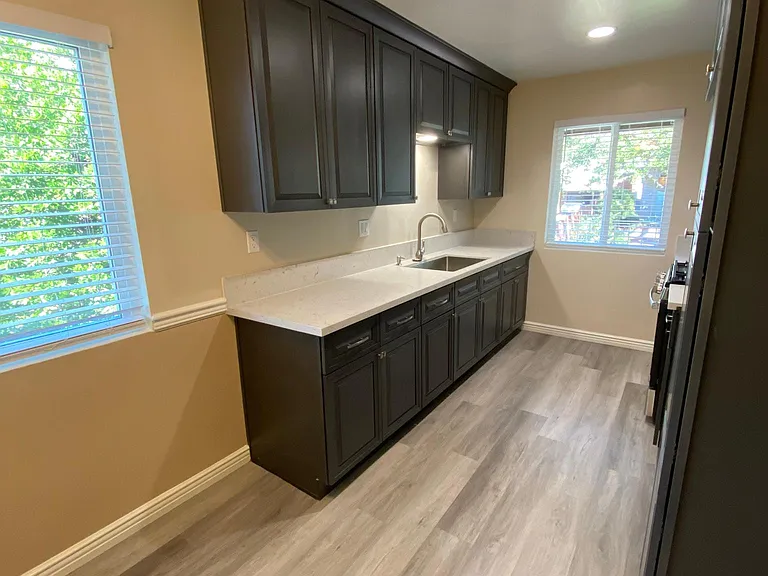 737 E Pine St #8 — Photo 5