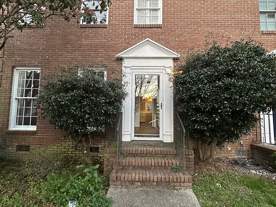 80 Legare St