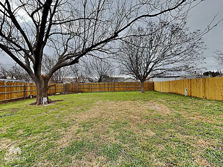 7417 Shadow Bend Dr — Photo 23