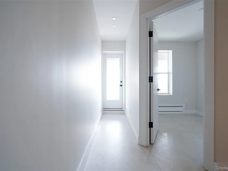 315-1J W Broadway W #1J — Photo 15